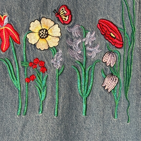 Vintage Bobbie Brooks‎ Light Blue Denim Top with embroidered flowers button up - Picture 2 of 9